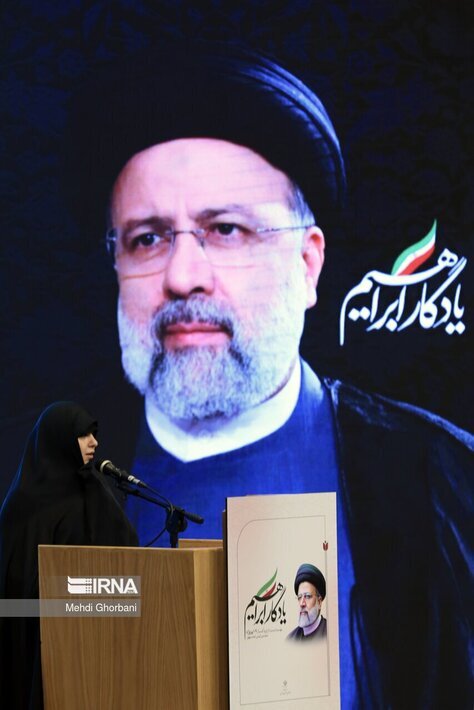 عکس | علم الهدی با نوهاش در یک مراسم رسمی! عکس | علم الهدی با نوهاش در یک مراسم رسمی!