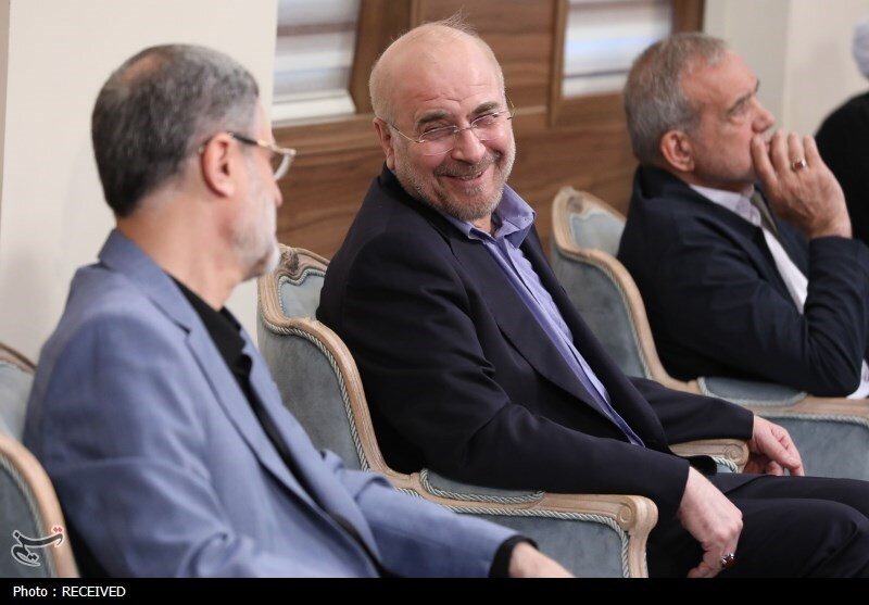 عکس | پشت صحنه مناظره انتخاباتی دیشب چه خبر بود؟! عکس | پشت صحنه مناظره انتخاباتی دیشب چه خبر بود؟!