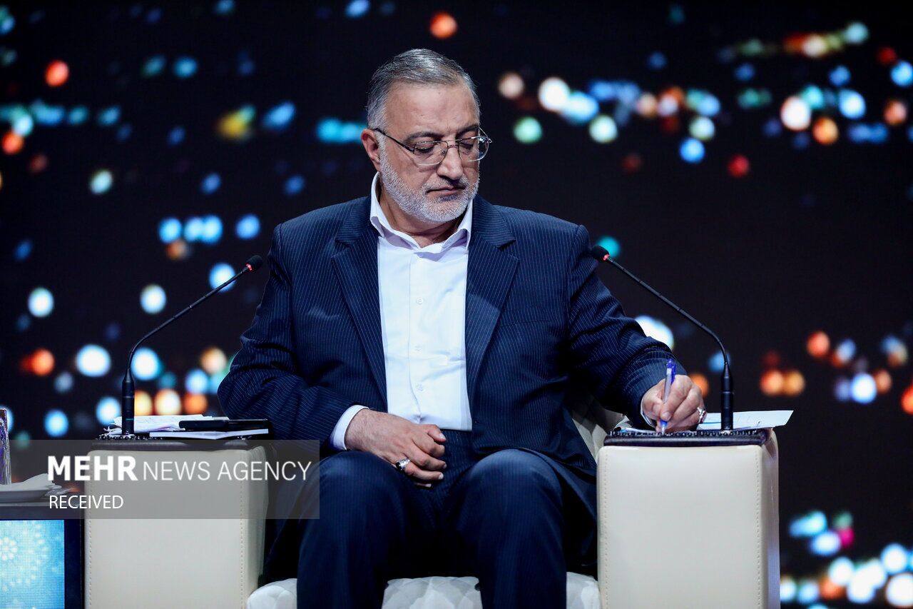 عکس | دست راست زاکانی چه مشکلی دارد؟! عکس | دست راست زاکانی چه مشکلی دارد؟!