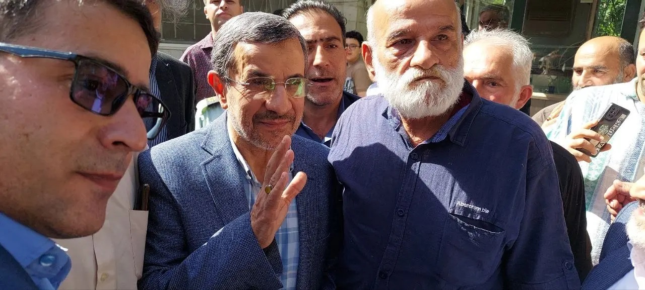 عکس | احمدی‌نژاد و طرفدارانش در نارمک