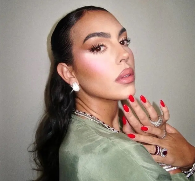 عکس | نمایی از کلکسیون بی نظیر جواهرات ۵ میلیون دلاری همسر رونالدو عکس | نمایی از کلکسیون بی نظیر جواهرات ۵ میلیون دلاری همسر رونالدو