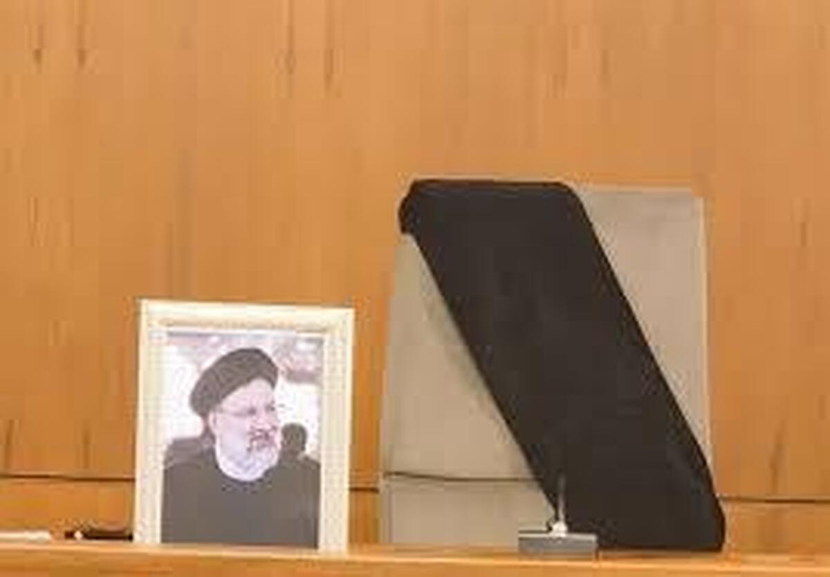 عکس | بنر عجیب و جنجالی شهرداری برای شهید رئیسی!