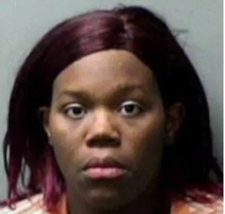 عکس | مادر بی رحم در حال کشتن نوزادش دستگیر شد!