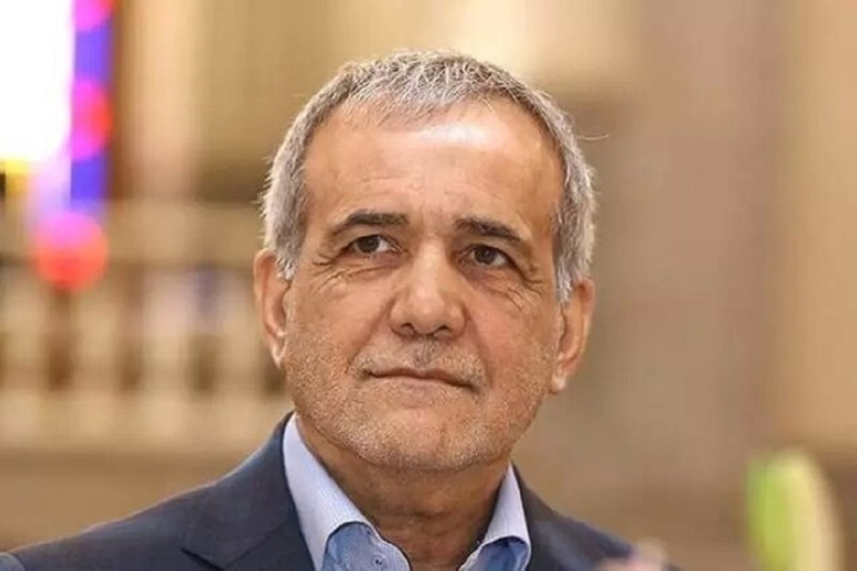 ویدیو | دلجویی مسعود پزشکیان از هوادارش در پی حمله با شوکر به او | حاوی تصاویری دلخراش از حادثه
