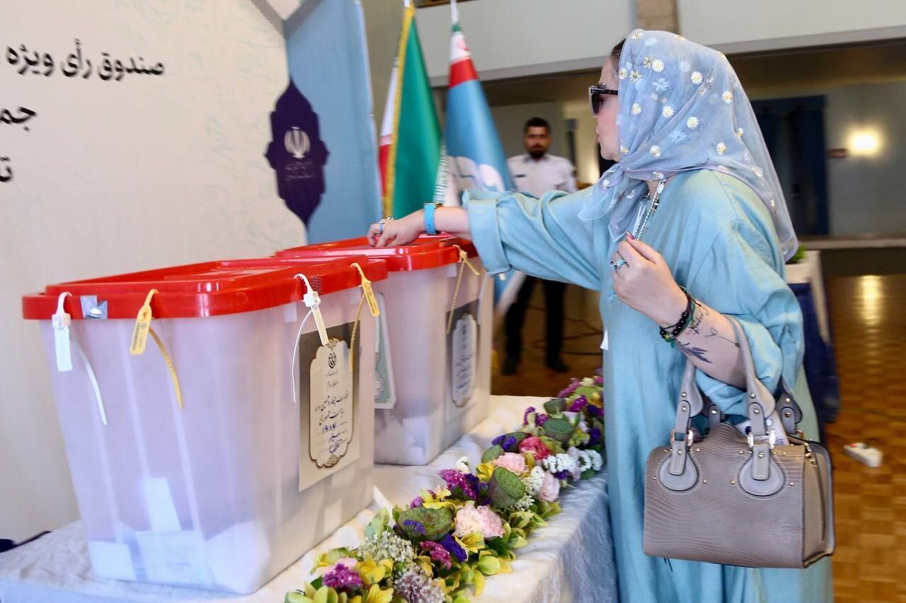 عکس | بهاره رهنما با این استایل به پای صندوق رای رفت!