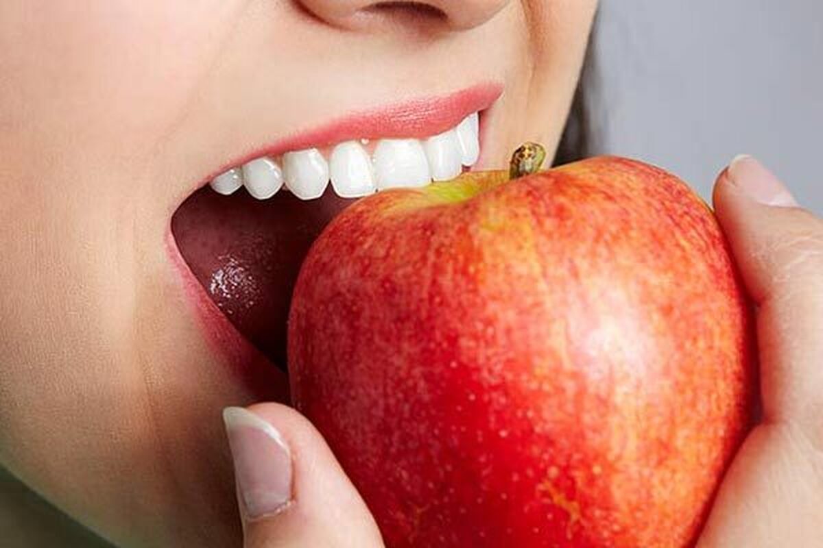 از این میوه می‌توانیم به جای مسواک زدن استفاده کنیم ؟