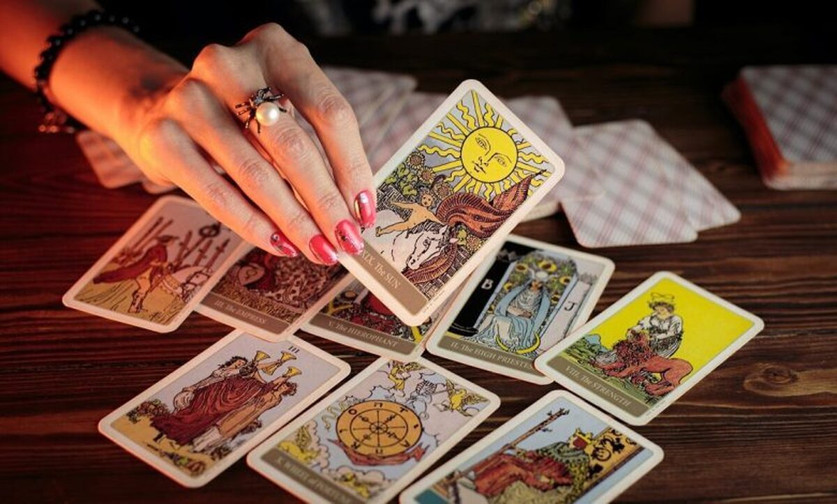 طالع بینی و فال تاروت آنلاین امروز یکشنبه ۳ تیر ۱۴۰۳