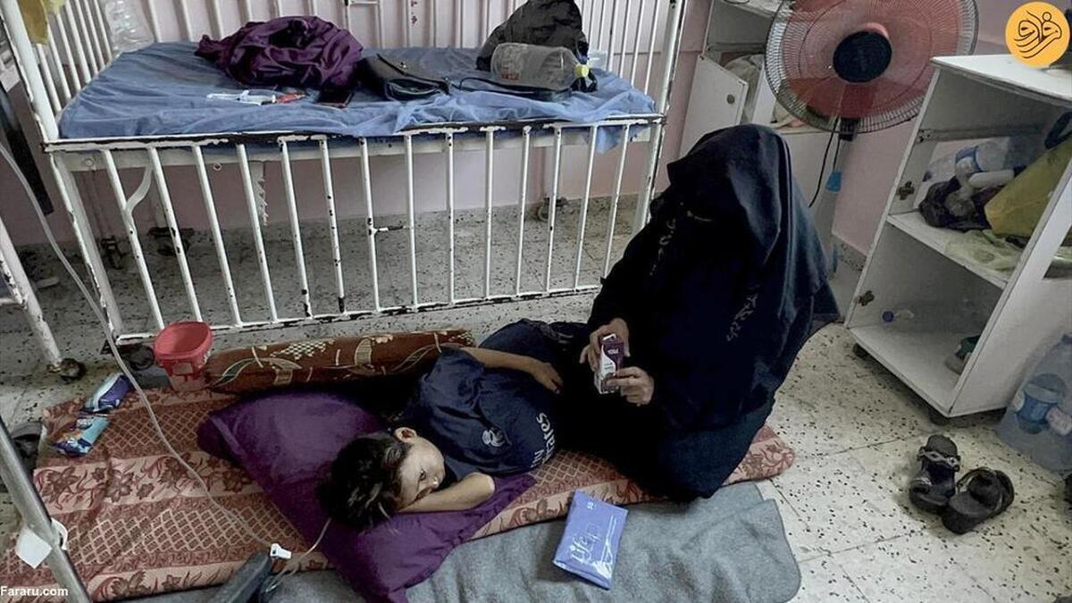 عکس | شکم غیرعادی و بزرگ کودک فلسطینی او را از پا انداخته!