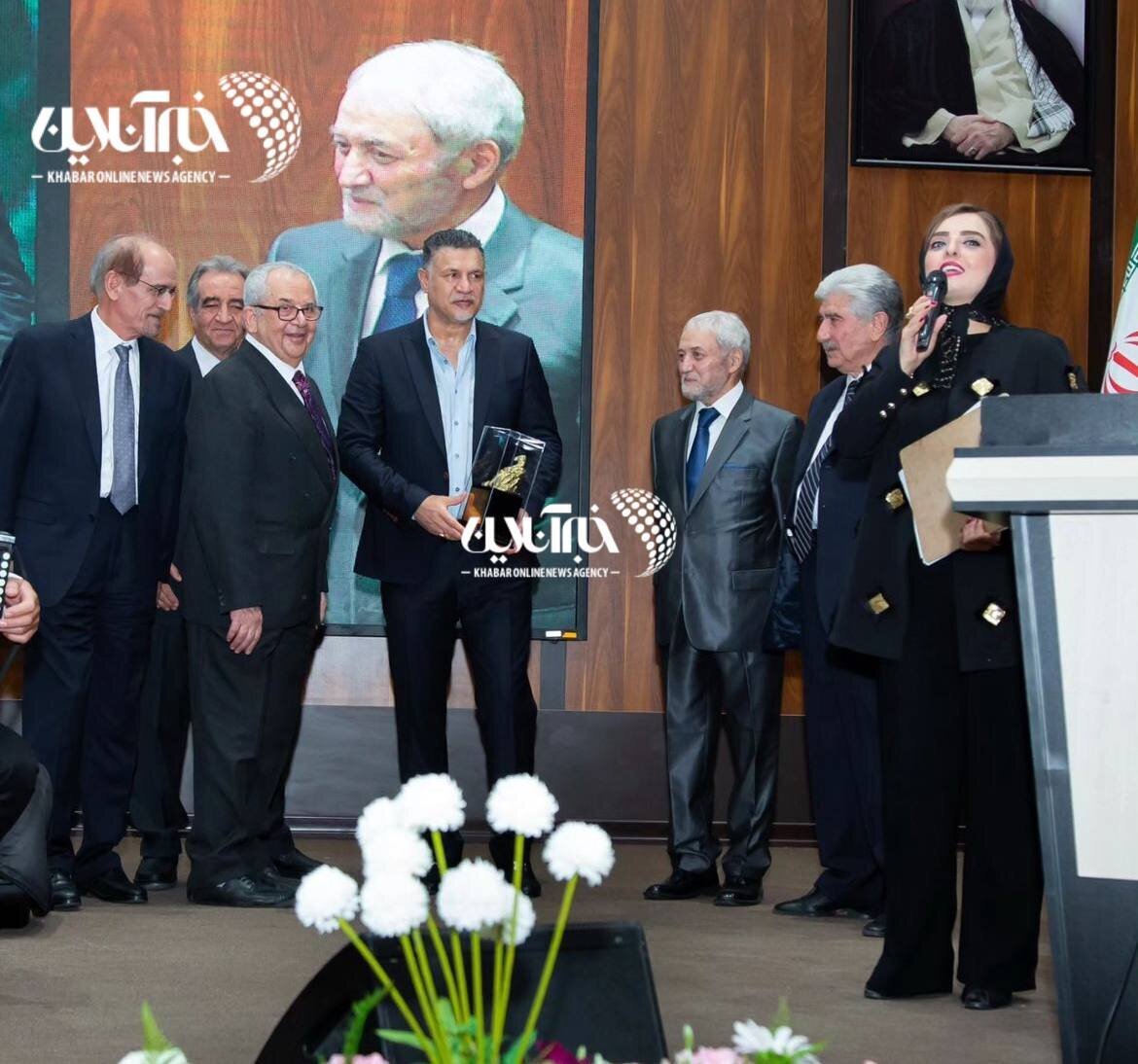 عکس | در یک مراسم رسمی از علی دایی تجلیل شد