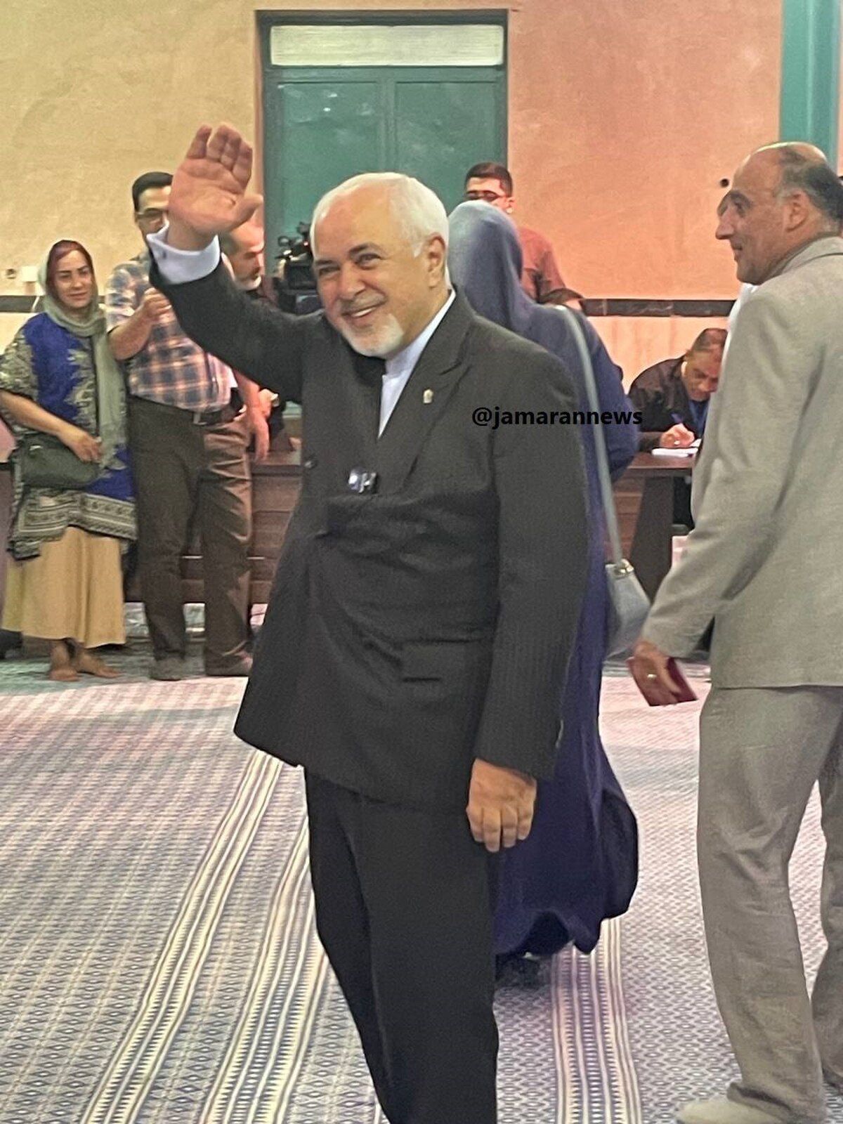 عکس | ظریف و همسرش در پای صندوق رای!