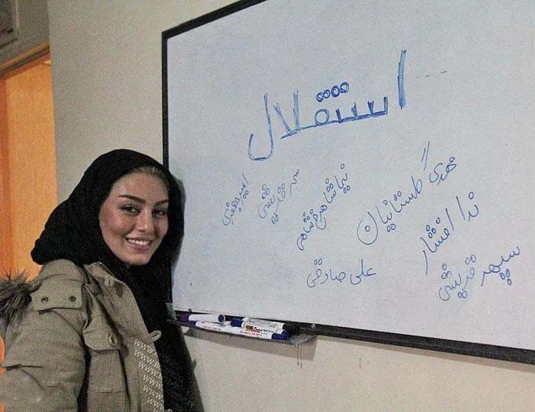 عکس | سحر قریشی برای پرسپولیسی‌ها کُری خواند!