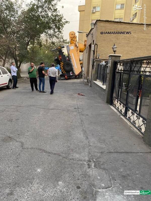 سقوط جرثقیل در تهران حادثه آفرید!