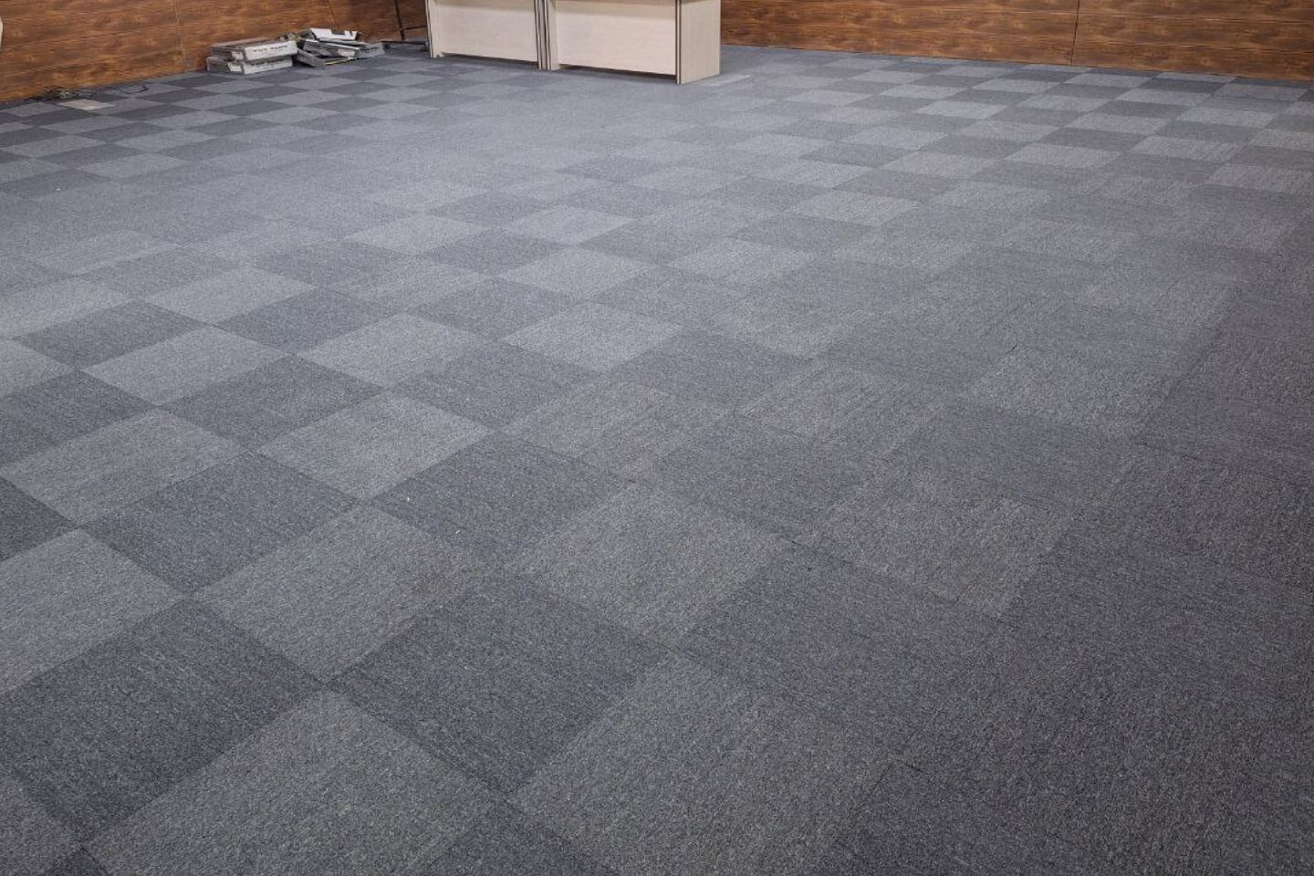 مزایا و معایب موکت تایل چیست؟ | نکات طلایی قبل از خرید مزایا و معایب موکت تایل چیست؟ | نکات طلایی قبل از خرید