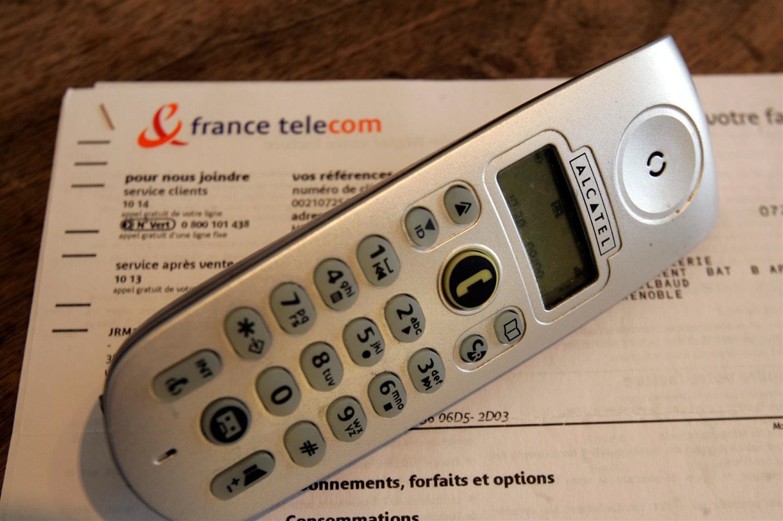 آشنایی با تعرفههای تلفن و نحوه محاسبه آنها آشنایی با تعرفههای تلفن و نحوه محاسبه آنها