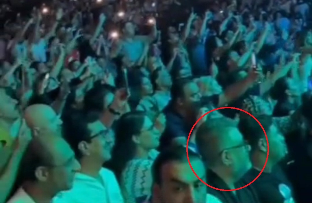 عکس | حضور رضا رشیدپور در کنسرت استانبول ابی واکنشهای زیادی داشت! عکس | حضور رضا رشیدپور در کنسرت استانبول ابی واکنشهای زیادی داشت!