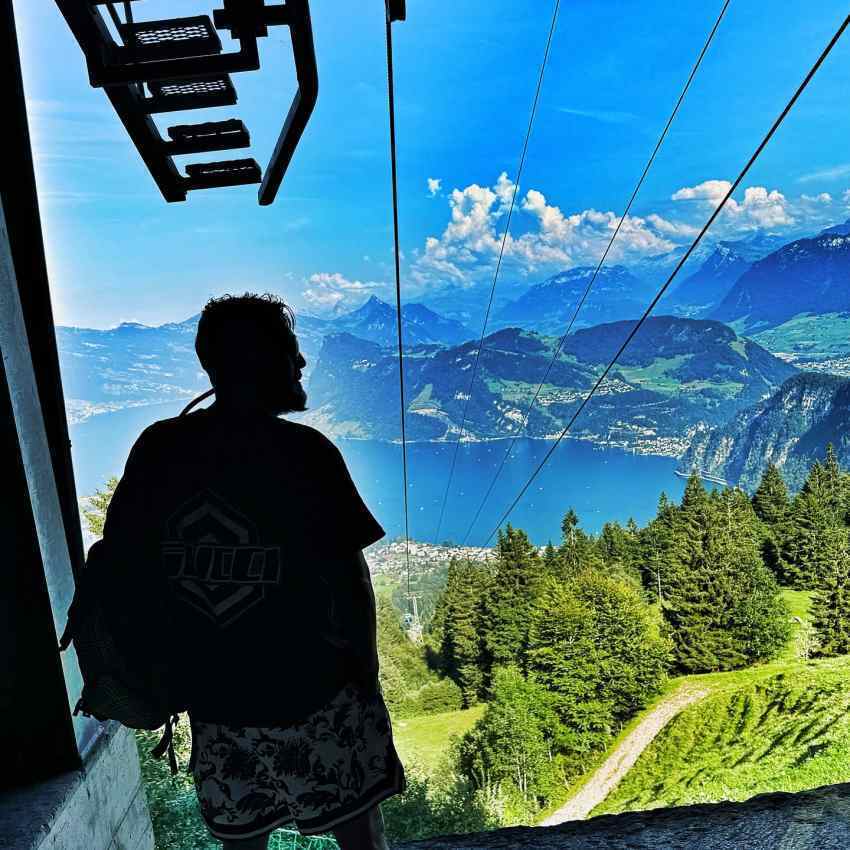 عکس | این بازیگر معروف هم مهاجرت کرد! عکس | این بازیگر معروف هم مهاجرت کرد!