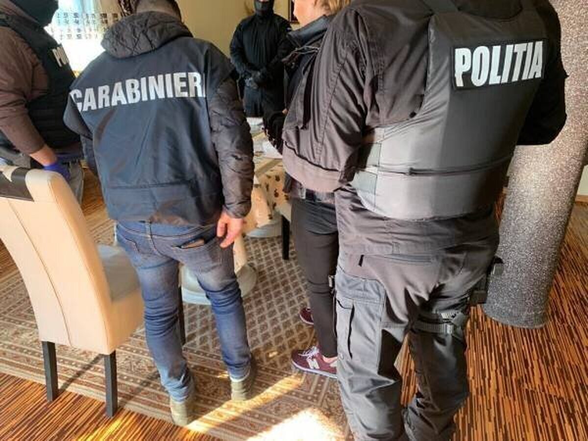 کتاب خواندن دزد باعث به دام افتادنش شد!