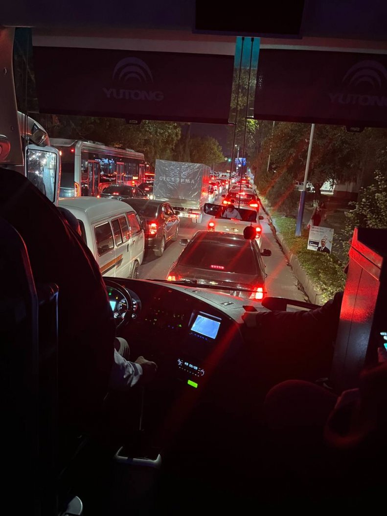 عکس | ترافیک عجیب تاشکند اعضای تیم ملی را به دردسر انداخته است! عکس | ترافیک عجیب تاشکند اعضای تیم ملی را به دردسر انداخته است!