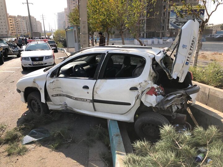 عکس | برخورد یک کامیون با ۱۴ خودرو در تهران فاجعه آفرید! عکس | برخورد یک کامیون با ۱۴ خودرو در تهران فاجعه آفرید!