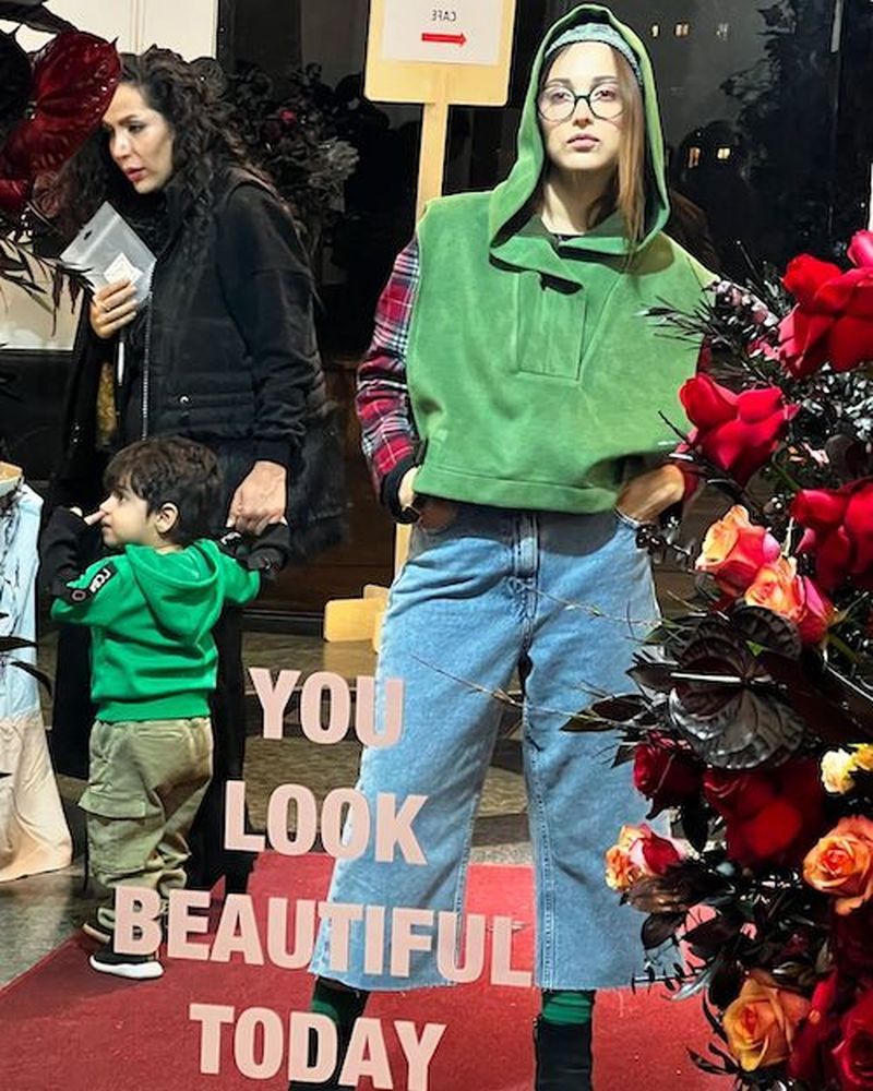 عکس | روشنک گرامی باز هم با استایل عجیب و متفاوت توجهات را به خود جلب کرد! عکس | روشنک گرامی باز هم با استایل عجیب و متفاوت توجهات را به خود جلب کرد!