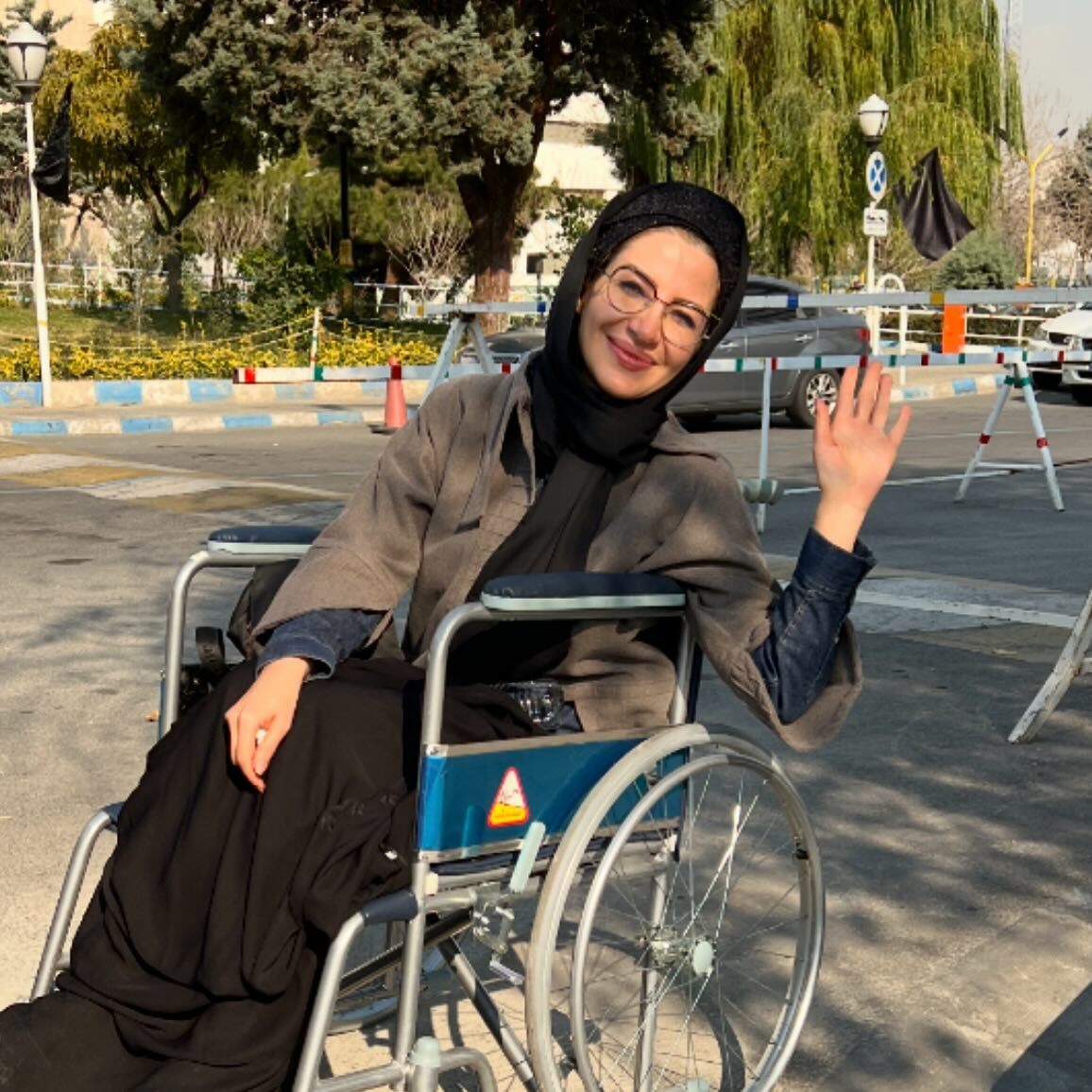 عکس | مجری محبوب تلویزیون ویلچرنشین شد