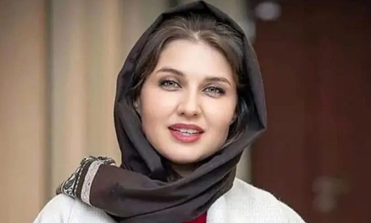 عکس | تصویری از گلوریا هاردی در کنار دو پسرش
