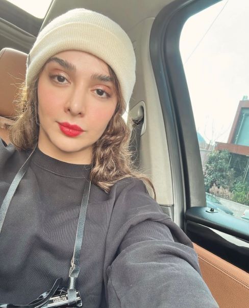 عکس | سلفی المیرا دهقانی در ماشینش با موهای زیبا! عکس | سلفی المیرا دهقانی در ماشینش با موهای زیبا!