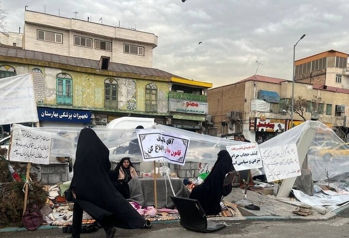 متحصنین حجاب توسط چه کسانی بر سر کار آمدند؟