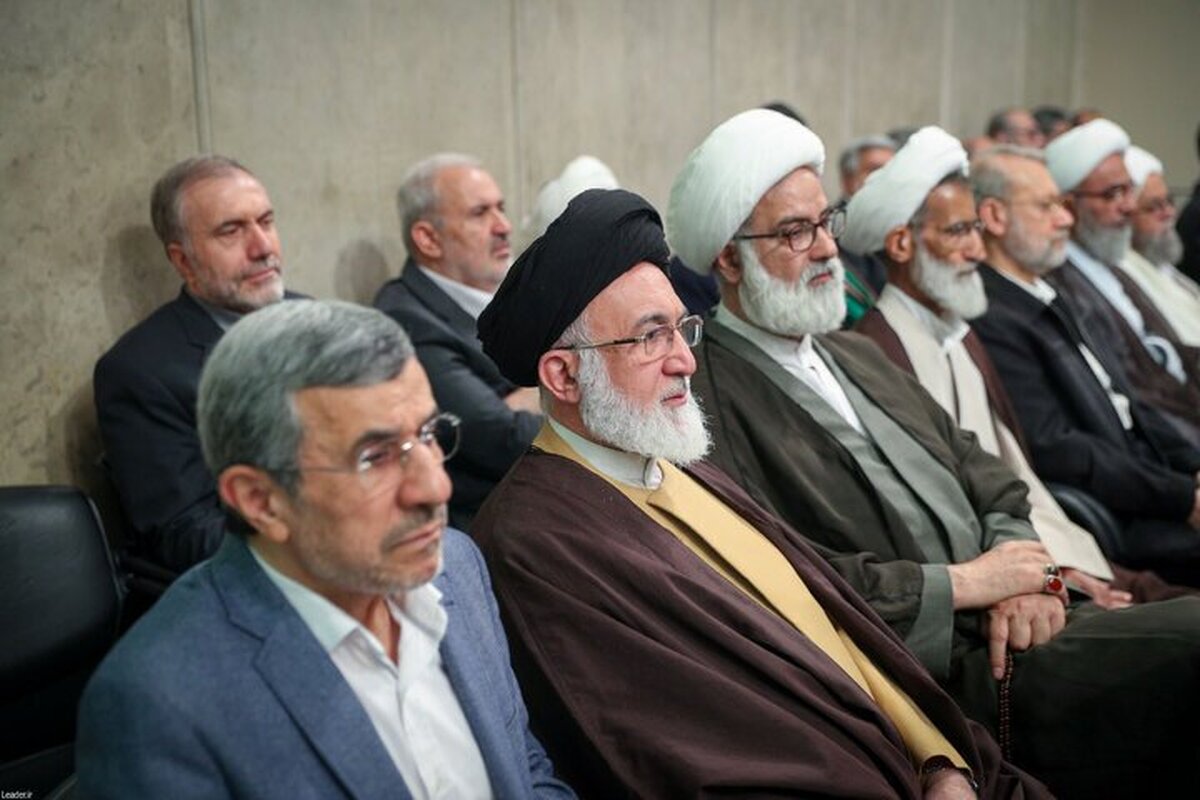 محمود احمدی نژاد در بیت رهبری رویت شد!