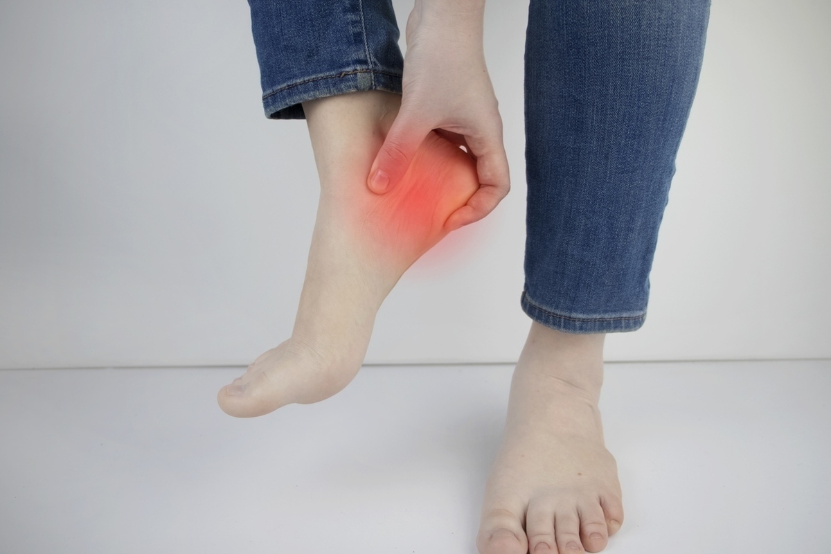 خار پاشنه پا چه علائمی دارد؟ نحوه درمان