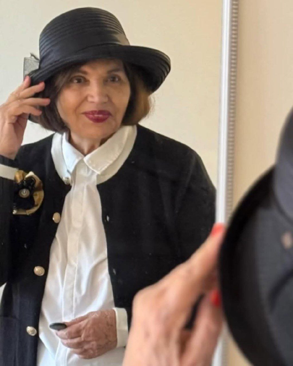 عکس | سیمین غانم در ۷۱ سالگی هم همچنان جذاب و خوش تیپ! عکس | سیمین غانم در ۷۱ سالگی هم همچنان جذاب و خوش تیپ!