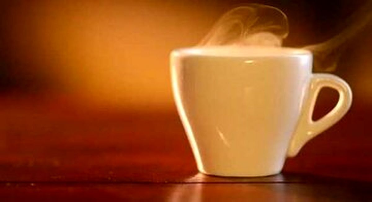 آیا آب داغ برای پوست مفید است؟ | مشکلات احتمالی مصرف آب داغ