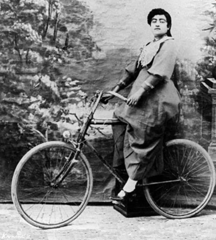 عکس | تصویری جالب از دوچرخهسواری دختر ناصرالدین شاه عکس | تصویری جالب از دوچرخهسواری دختر ناصرالدین شاه