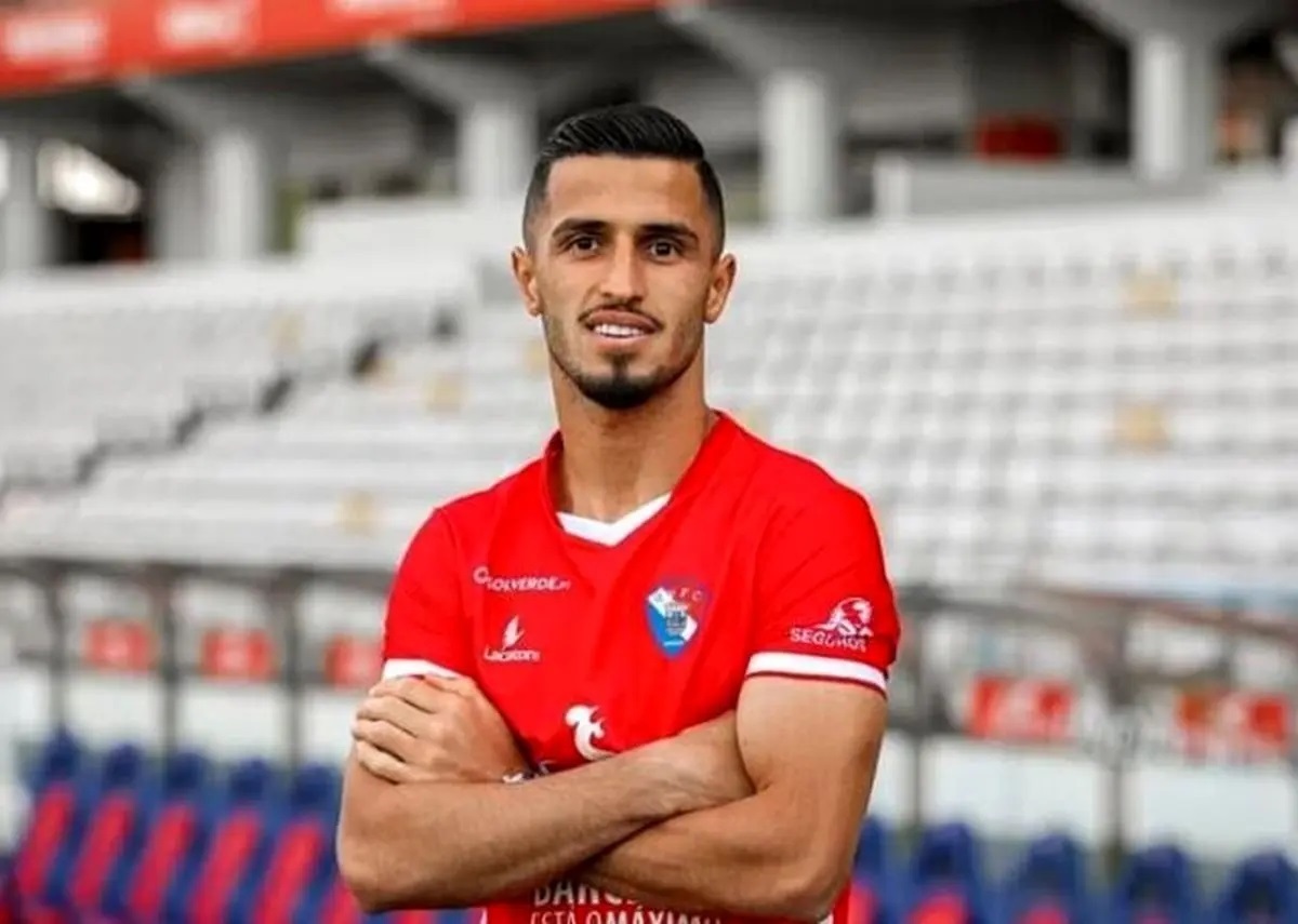 عکس | تصویری جالب و عجیب از بازیکن پرسپولیس در حال انجام پدیکور و مانیکور!