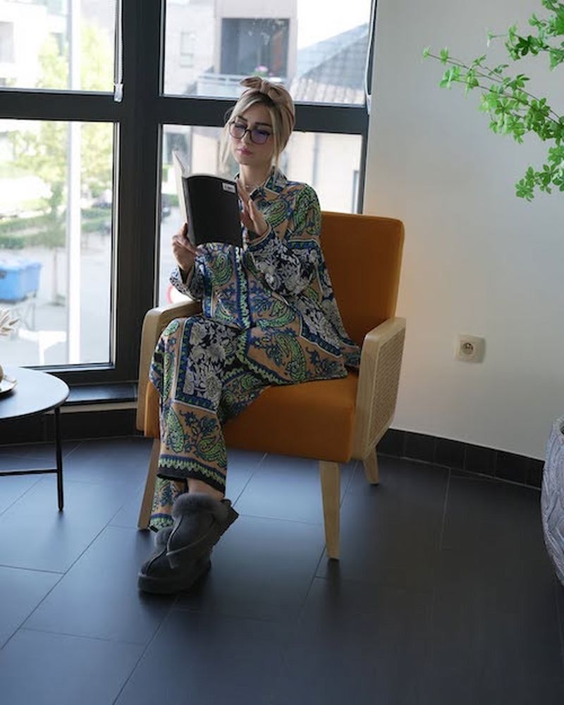 عکس | تیپ لاکچری همسر شاهرخ استخری در منزل! عکس | تیپ لاکچری همسر شاهرخ استخری در منزل!