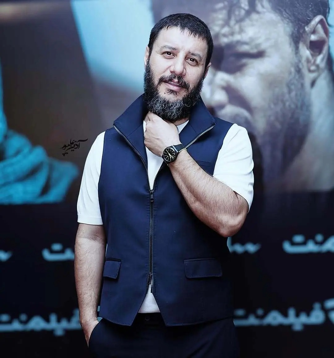 عکس | جواد عزتی با ظاهری متفاوت در اکران سریال هومن سیدی عکس | جواد عزتی با ظاهری متفاوت در اکران سریال هومن سیدی