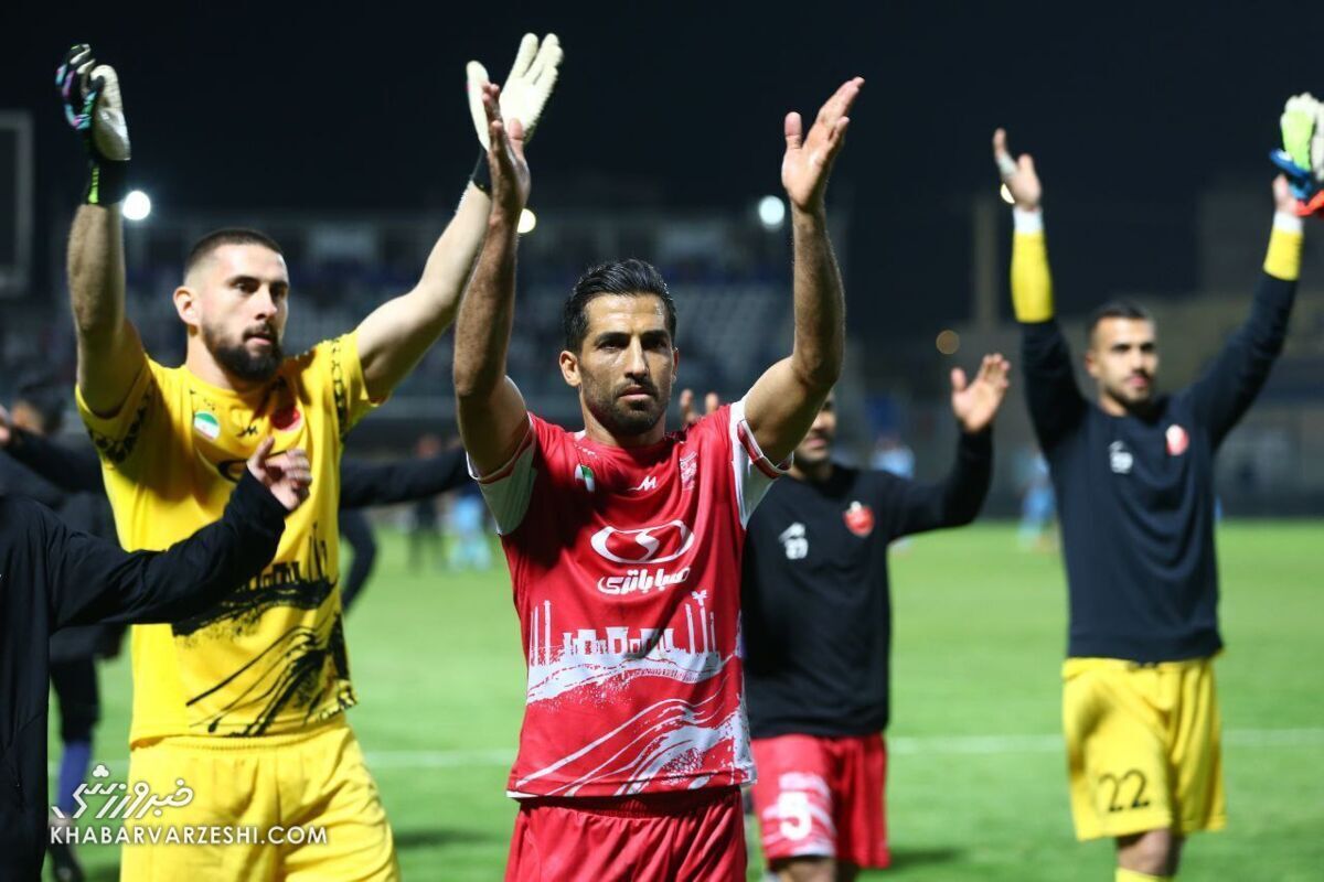 کدام بازیکن پرسپولیس خودش را در رختکن حبس کرد؟!