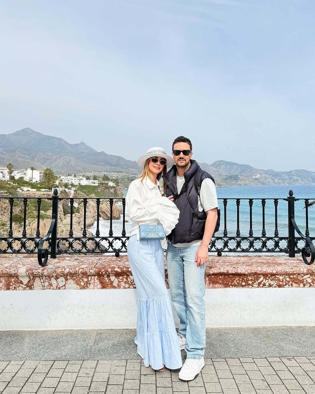 عکس | تصویری از شاهرخ استخری و همسرش در خارج از کشور!