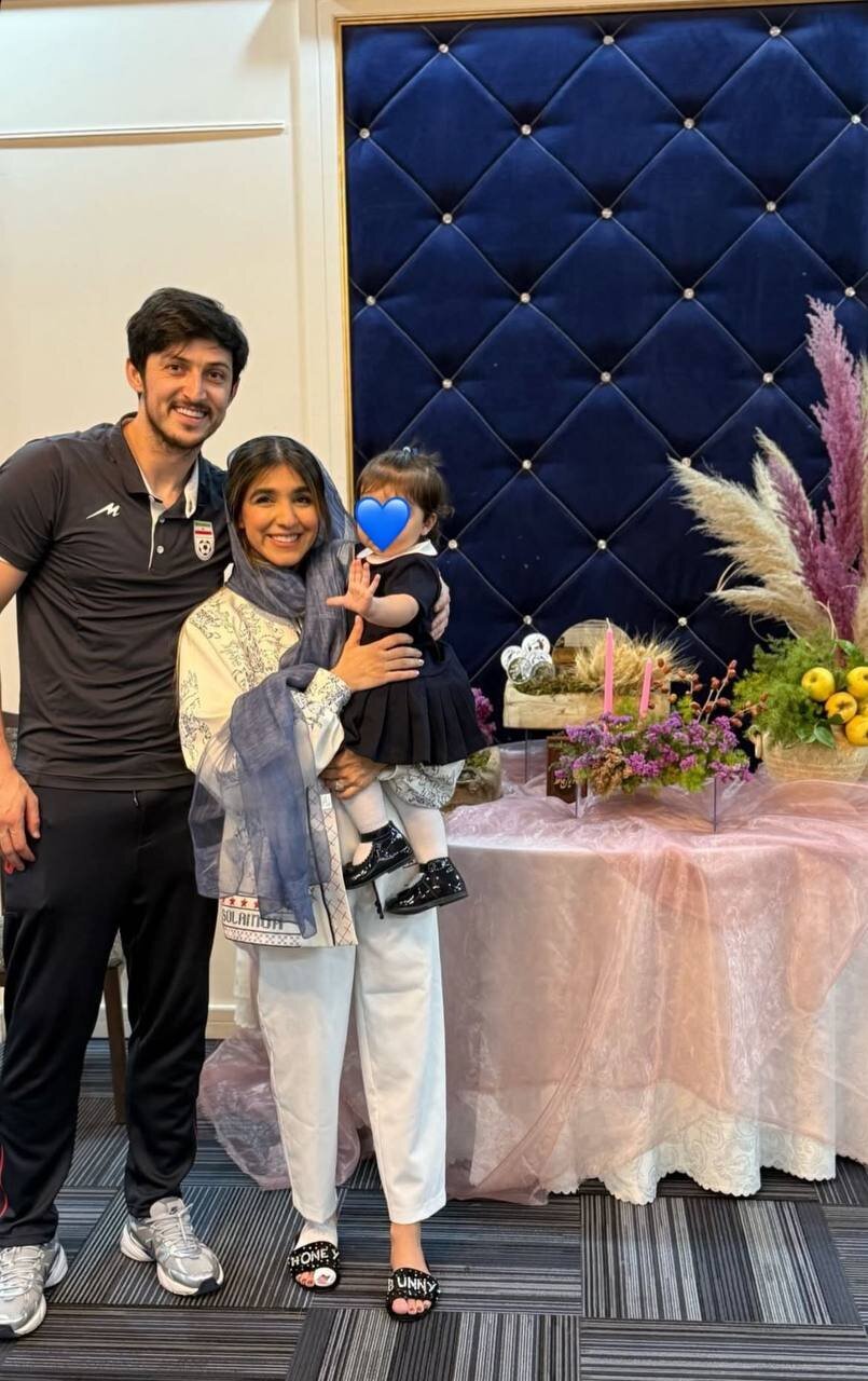 عکس | تصویری عاشقانه از سردار آزمون و خانواده‌اش کنار سفره هفت‌سین