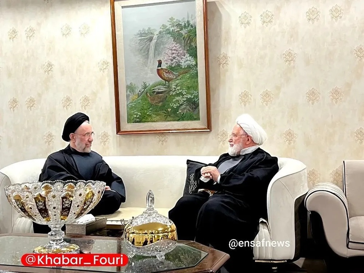 تصویری از دیدار خاتمی با کروبی پس از رفع حصر او