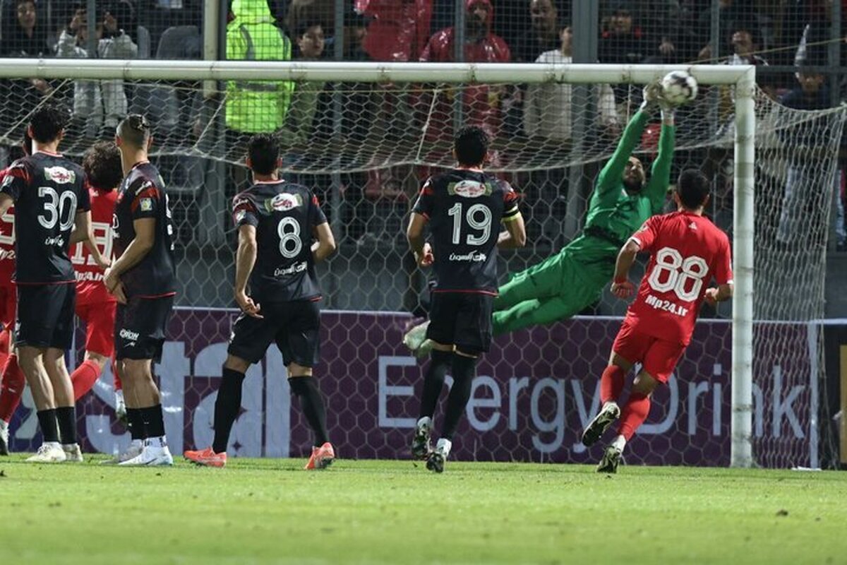 چه کسی فصل بعد درون دروازه پرسپولیس است؟