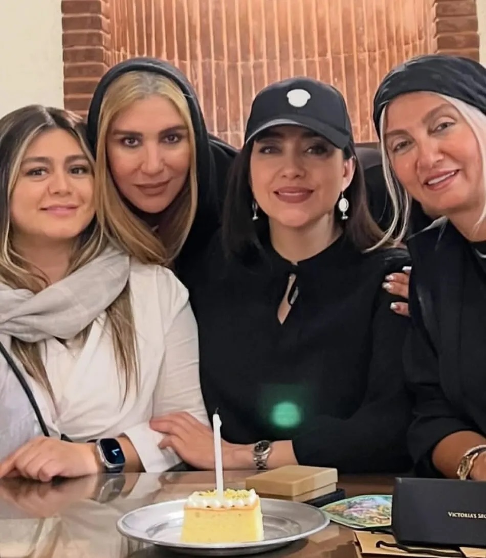 عکس | تولد بهاره کیان افشار در کنار چند بازیگر سرشناس عکس | تولد بهاره کیان افشار در کنار چند بازیگر سرشناس