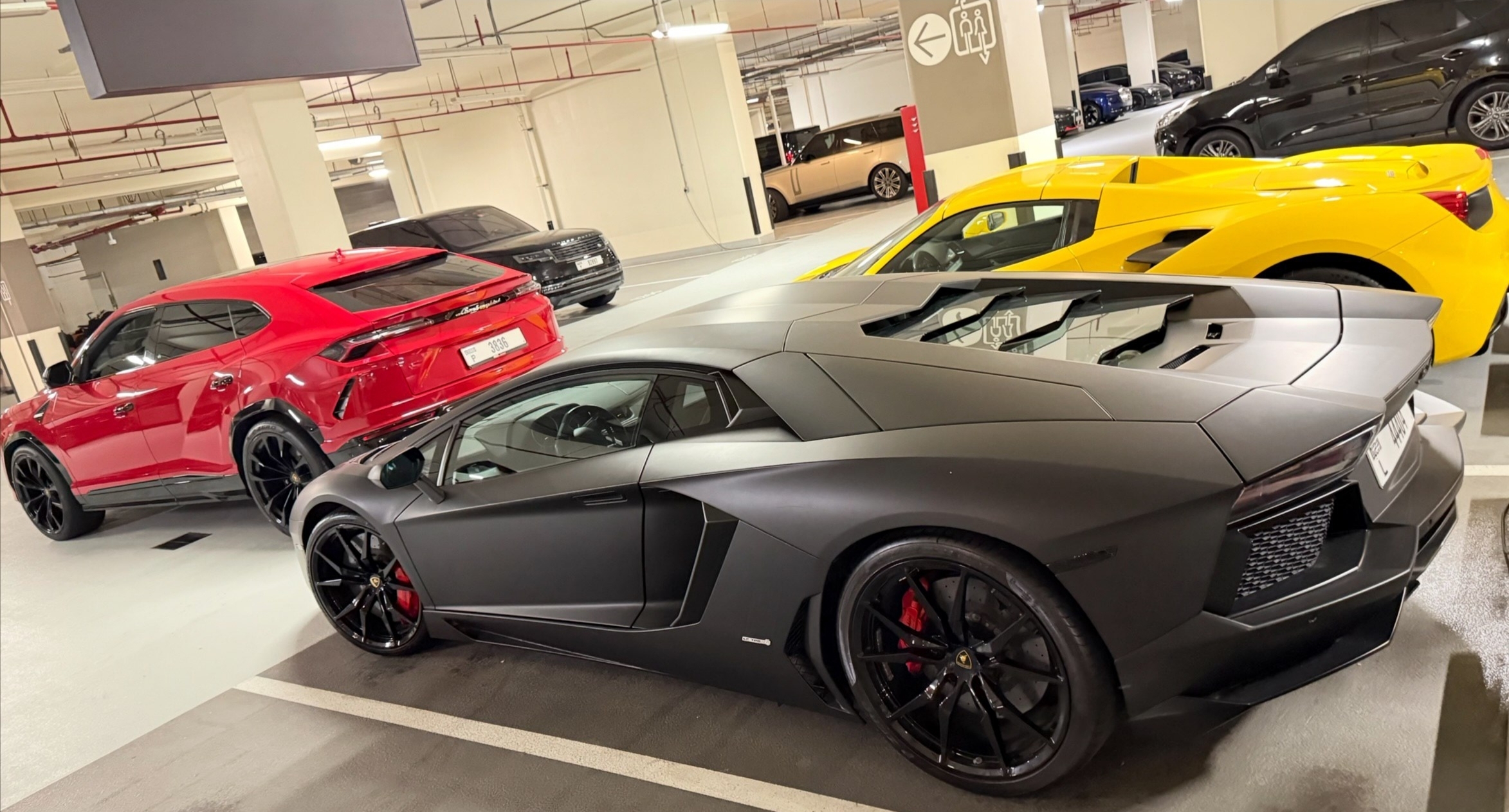 عکس | گلزار با ماشین لاکچری‌اش باز هم سبک زندگی‌اش را نشان داد!