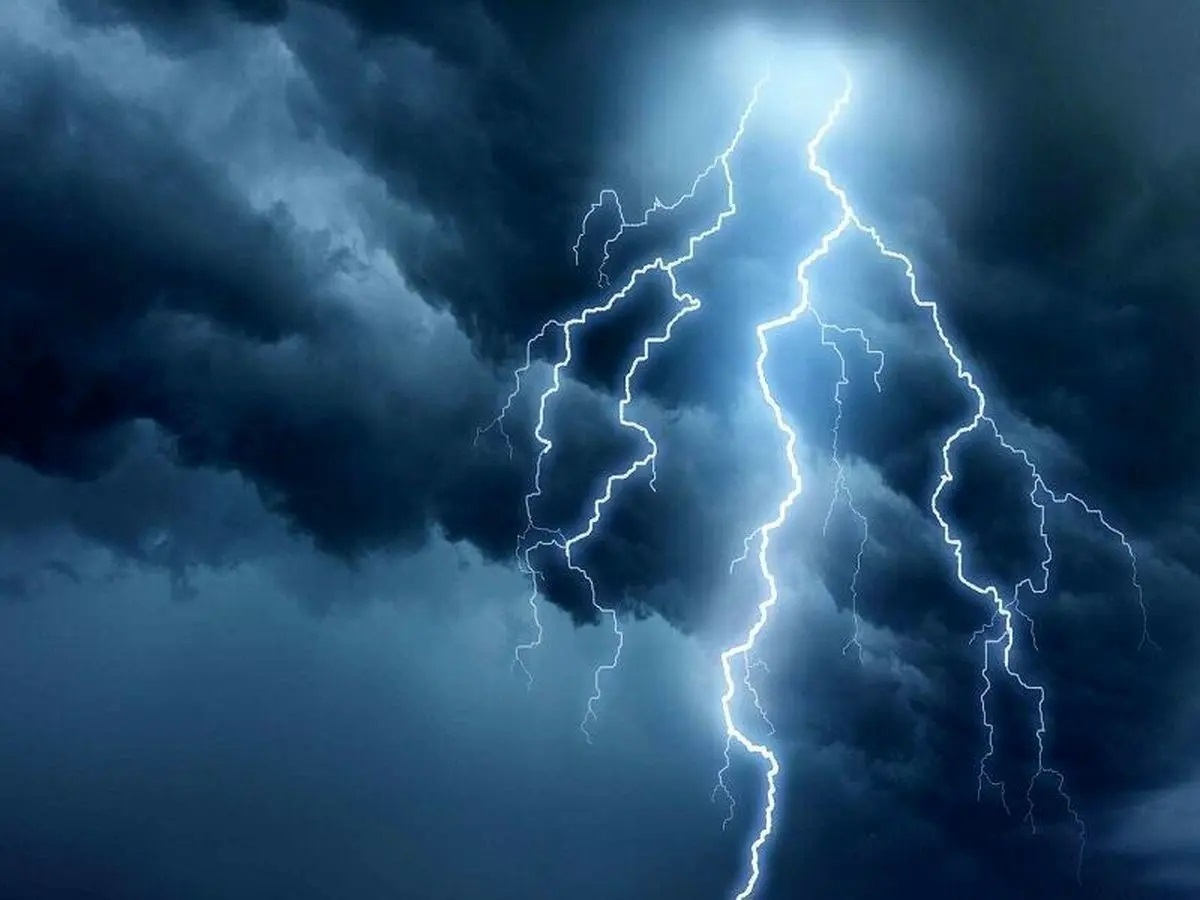 مرگ دلخراش جوان ۲۷ ساله در رزن بر اثر برخورد صاعقه