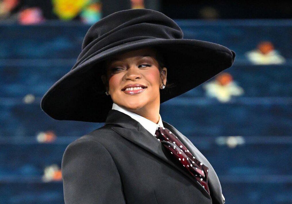 عکس | لباس بارداری عجیب ریحانا سوژه خبرنگاران شد! عکس | لباس بارداری عجیب ریحانا سوژه خبرنگاران شد!