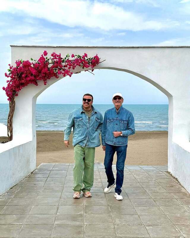 عکس | ژست‌های بامزه بهرنگ علوی در جشن تولد؛ بازیگر محبوب در قاب شادی‌ها