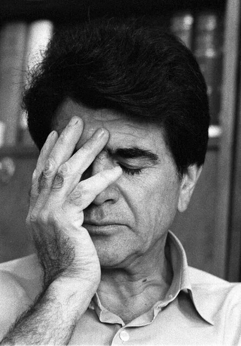 ویدئو | اهدای عکس یک میلیاردی شجریان به مردم ویدئو | اهدای عکس یک میلیاردی شجریان به مردم