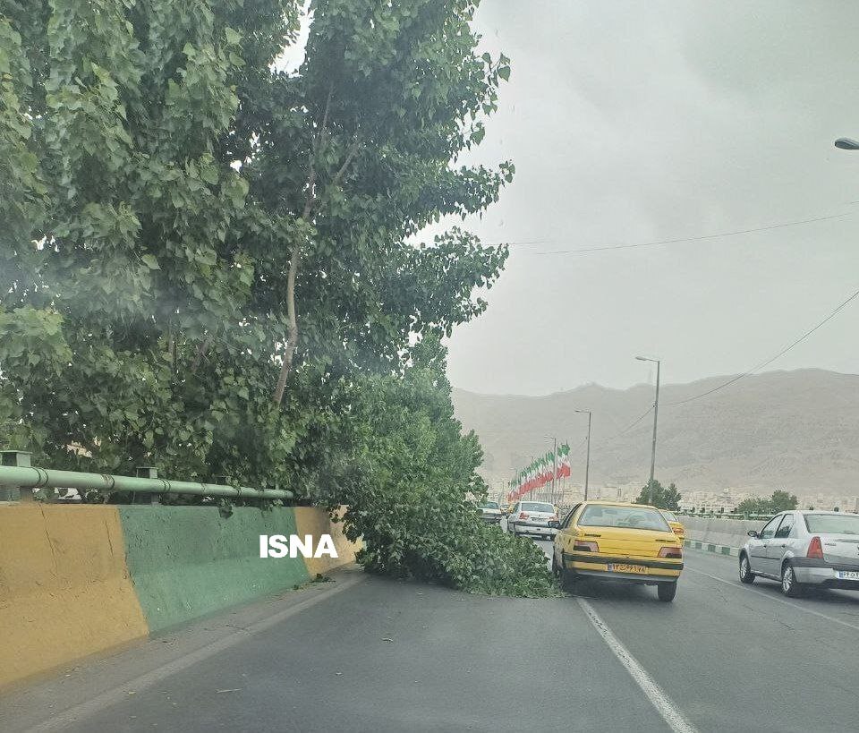 طوفان به تهران و کرج رسید طوفان به تهران و کرج رسید