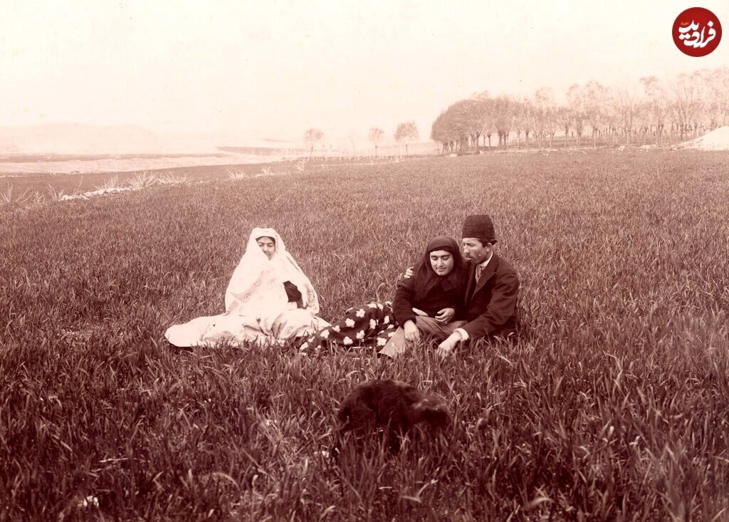 عکس | ژست عاشقانه نوه ناصرالدین‌شاه در کنار همسرش