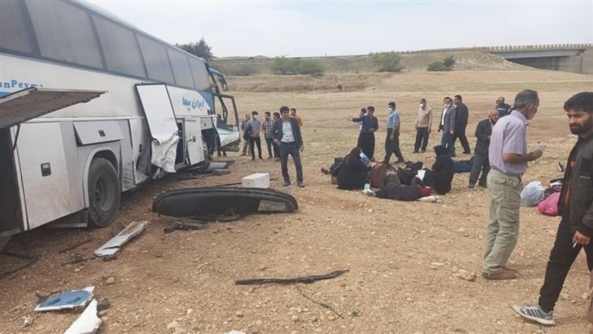 حادثه واژگونی اتوبوس در جاده باغین- جوپار کرمان | ۴۸ نفر مصدوم شدند